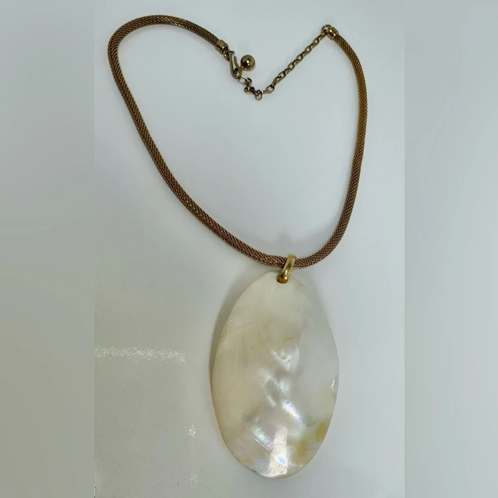 Vintage Mother of Pearl Pendant on Mesh Gold Plated Adjustable Necklace #1046